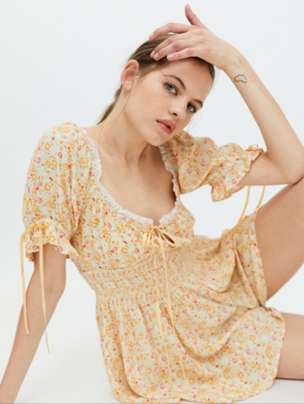 Urban Outfitters Laura Floral Print Ruffle Romper Small Prarie Lace Bow